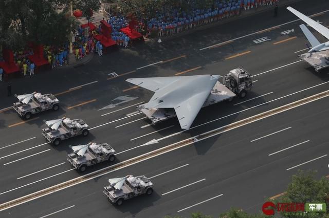 阅兵无人系统备受瞩目 俄媒称中国无人机领域进步巨大
